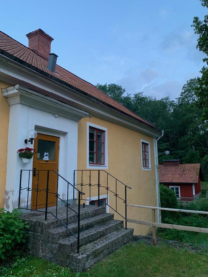 Гостевой дом Eds Bruk Basecamp Edsbruk Экстерьер фото