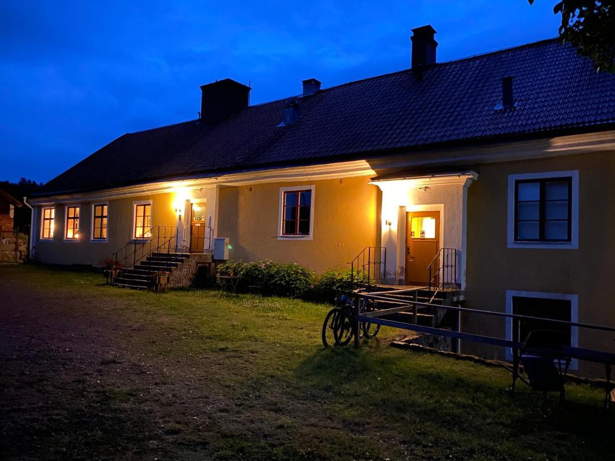 Гостевой дом Eds Bruk Basecamp Edsbruk Экстерьер фото